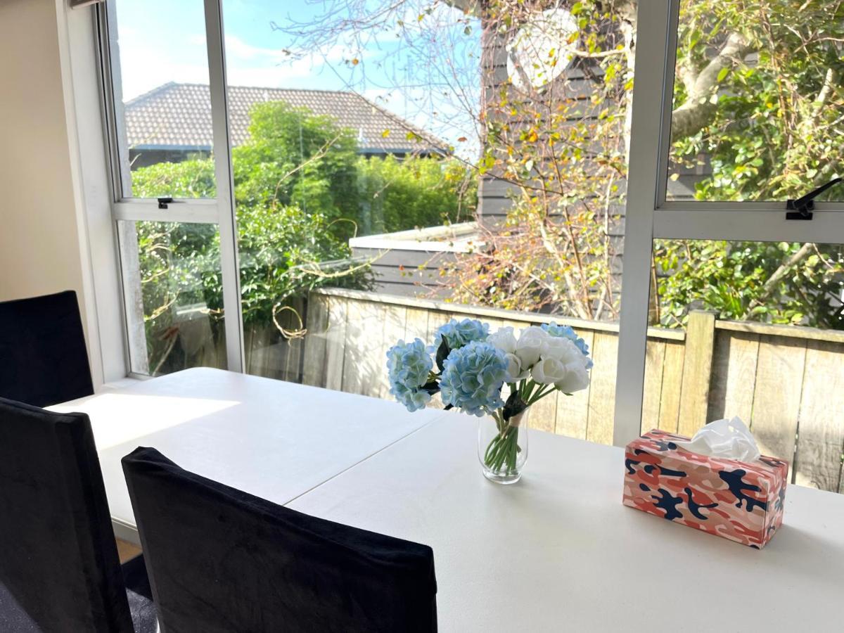 Family At Campbells Bay -netflix Tv Apartment *