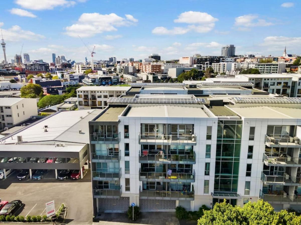 Vista Escape With Parking And Wi-fi * Auckland
