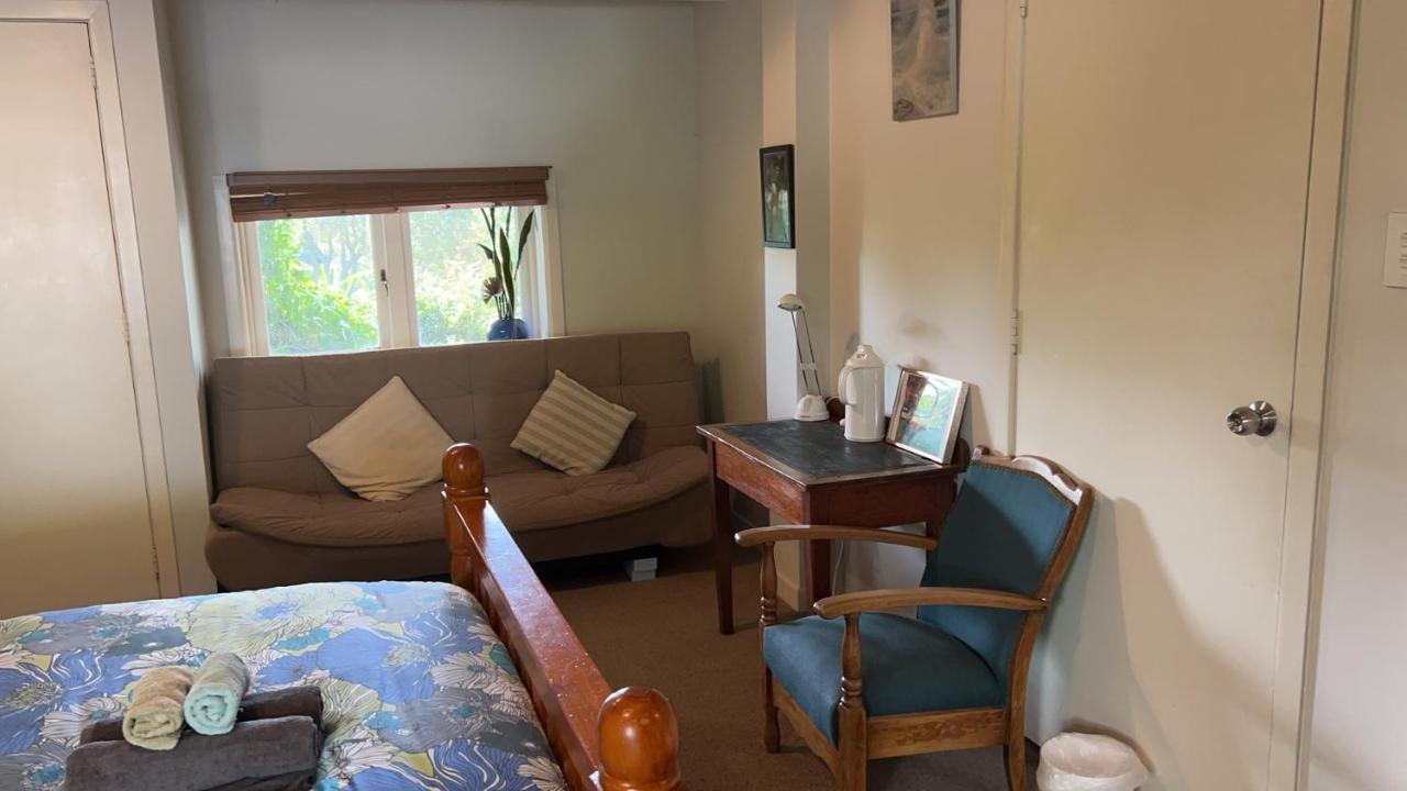 1 Queen Bed And 1 Sofa Bed, B, 25 Glenfell Place, Epsom, Guest house