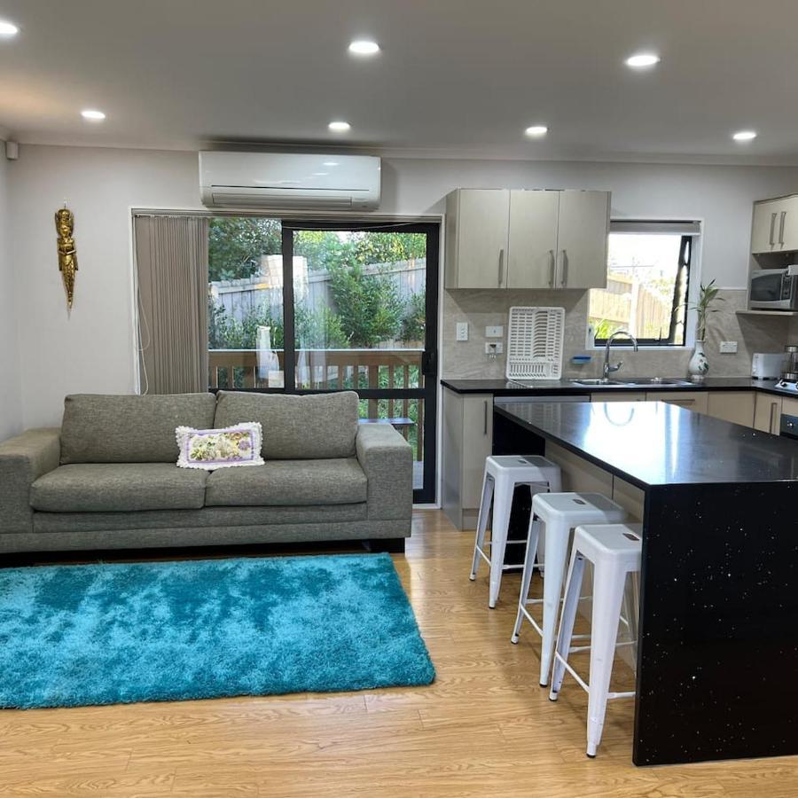 Beautiful 2 Bedroom *