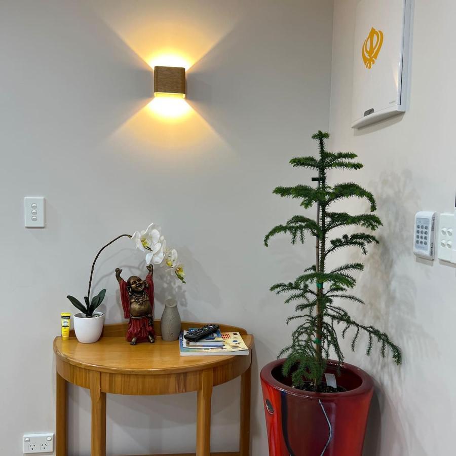 Beautiful 2 Bedroom Apartment *