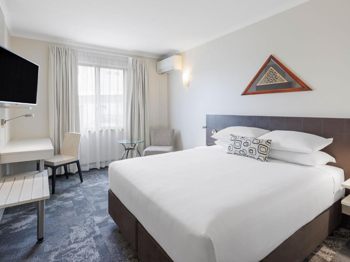 Hotel Jetpark Airport 4*