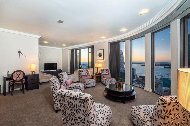 Qv Upscale Spacious W/ Parking & Wifi 1038 *