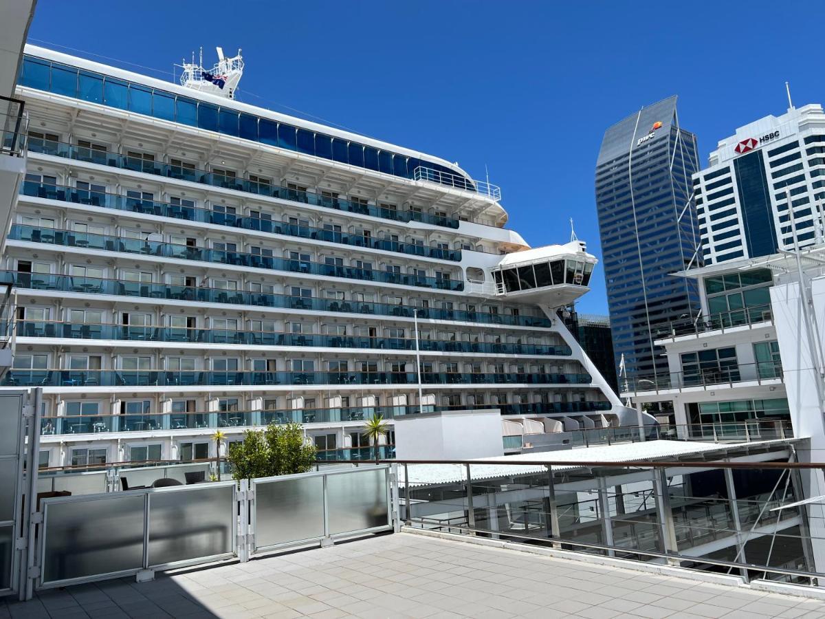 Waterfront Seaview - Same Building Block As Hilton Apartamento