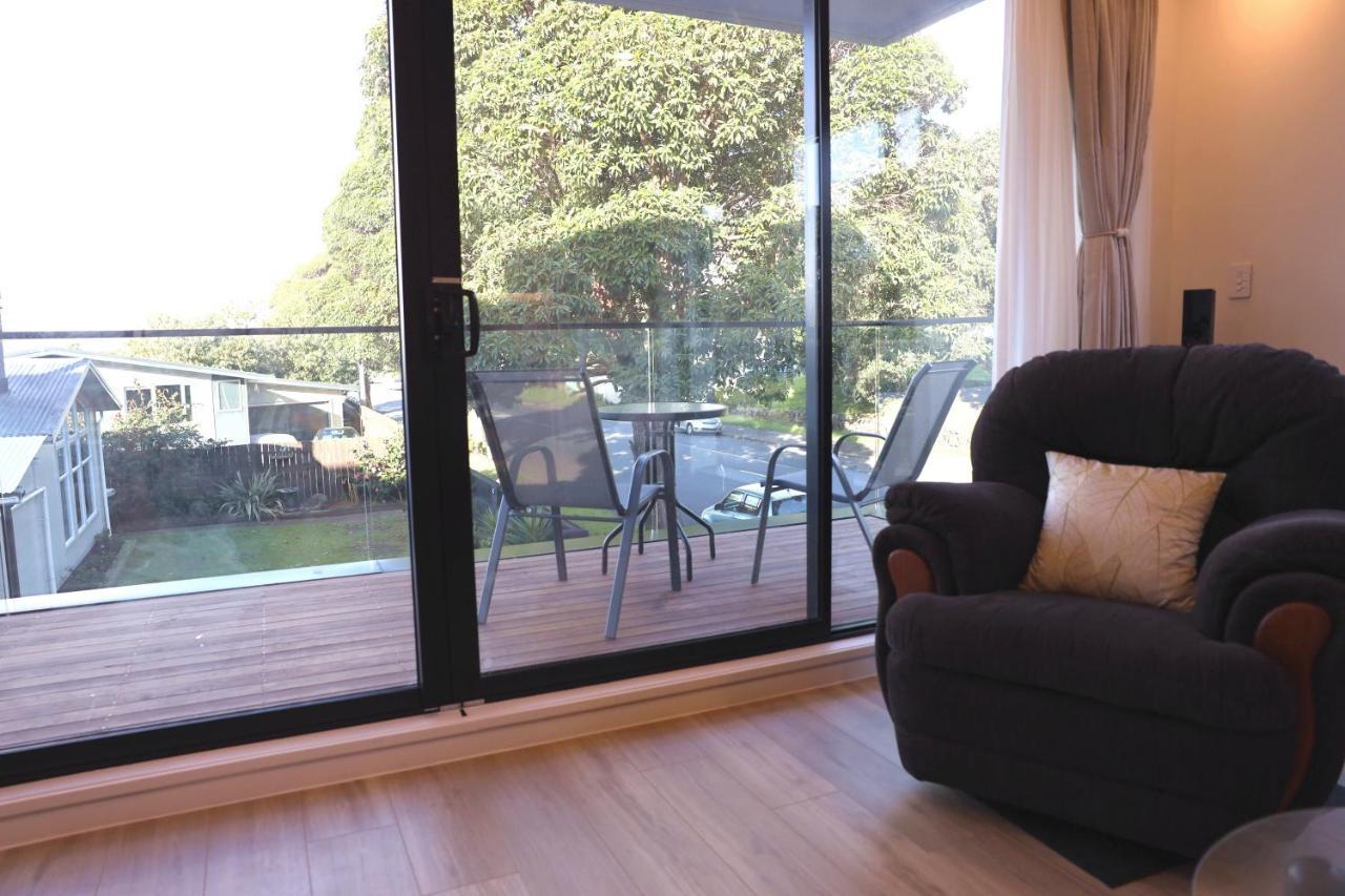 Luxury Brand New Designer Living Apartment