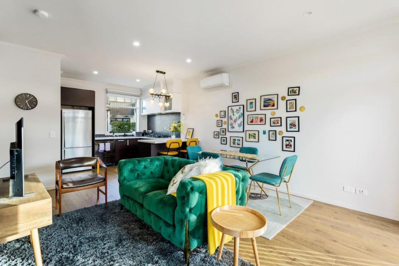 Holiday home 3 Bedroom Stunner In Hobsonville - Wifi - Netflix