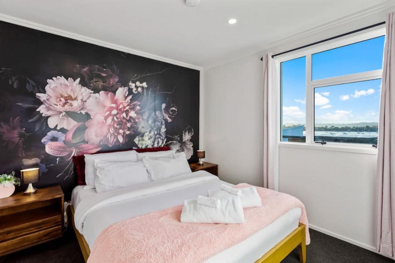 3 Bedroom Stunner In Hobsonville - Wifi - Netflix