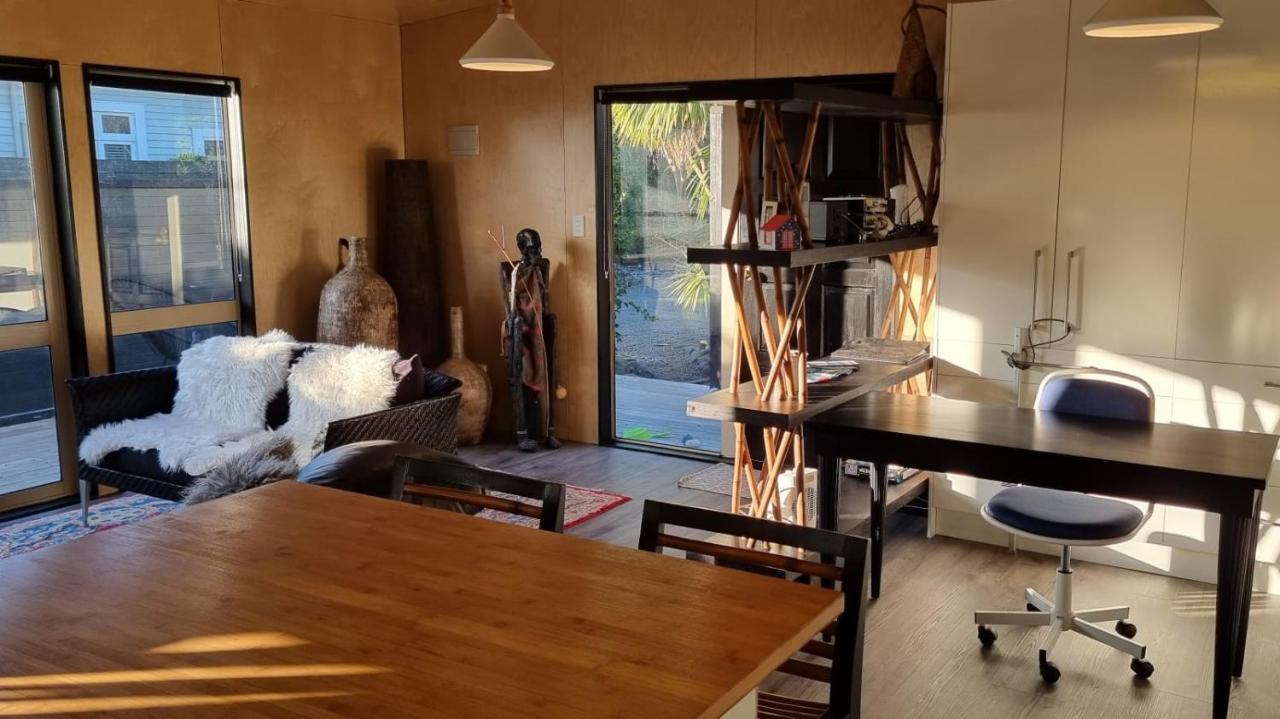Container Airport Apartment *