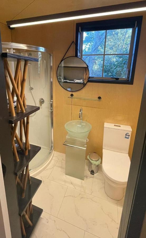 Container Airport Apartment *