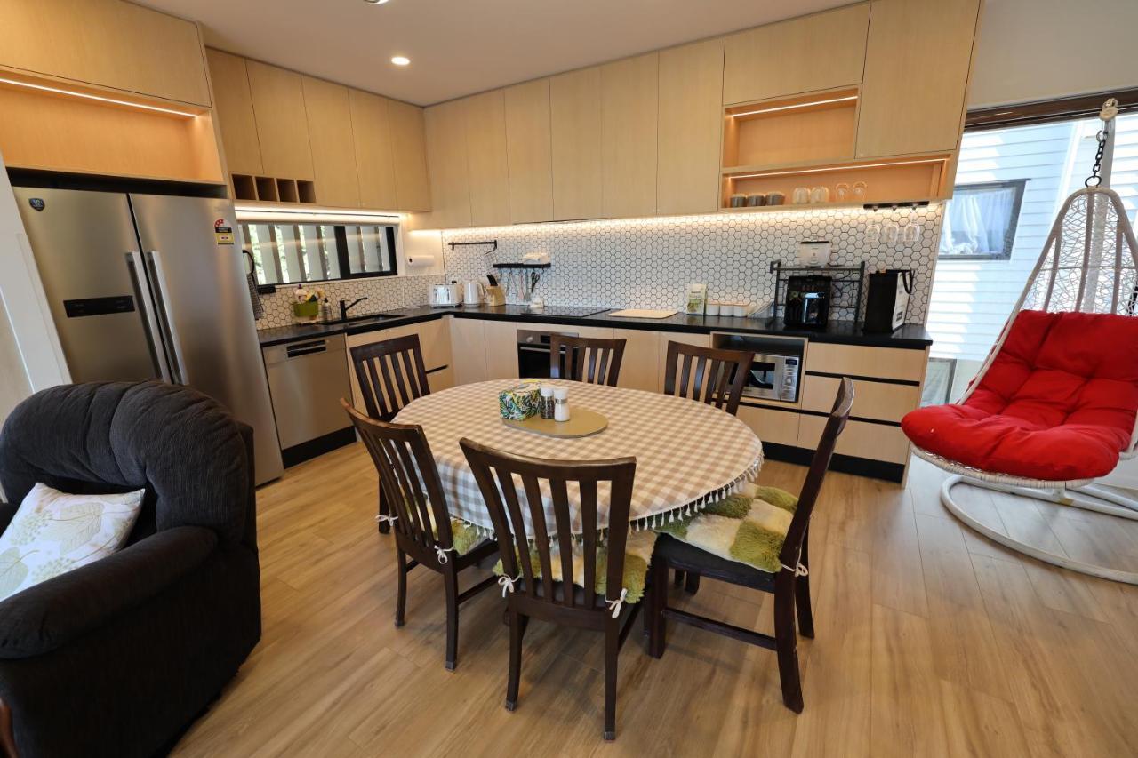Luxury Brand New Designer Living Apartment *