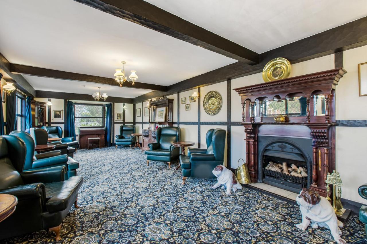 The Surrey 4*