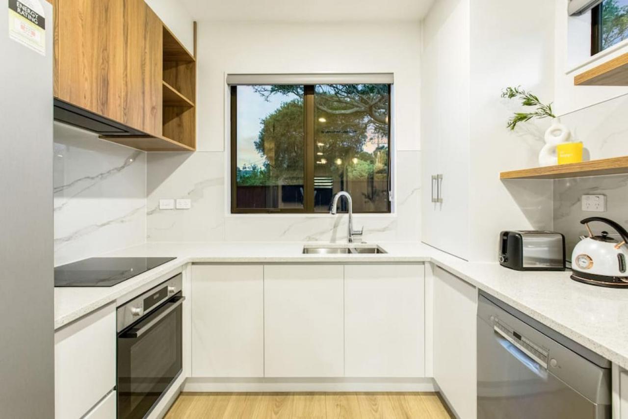 Pristine Modern - Netflix - Heatpump Auckland
