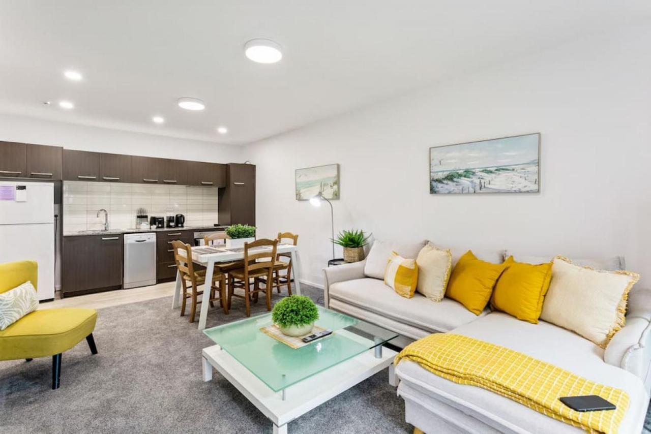 Hideaway With Pool And Free Parking Apartment