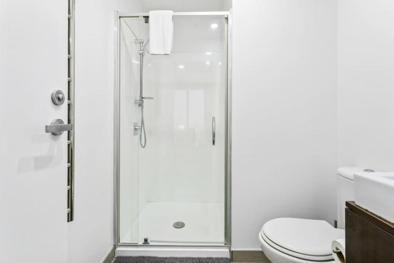 Apartment Hideaway With Pool And Free Parking