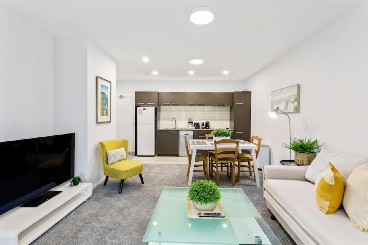 Apartment Hideaway With Pool And Free Parking *