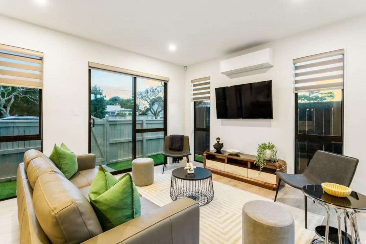 Pristine Modern - Netflix - Heatpump Auckland