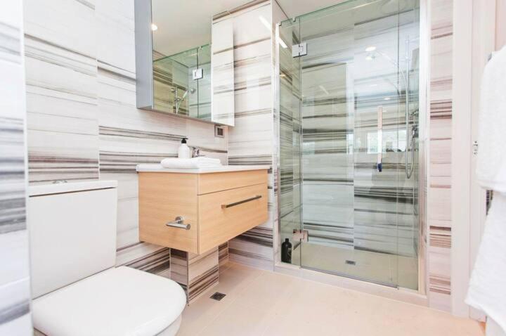 Apartment Spacious One Bedroom In Newmarket *