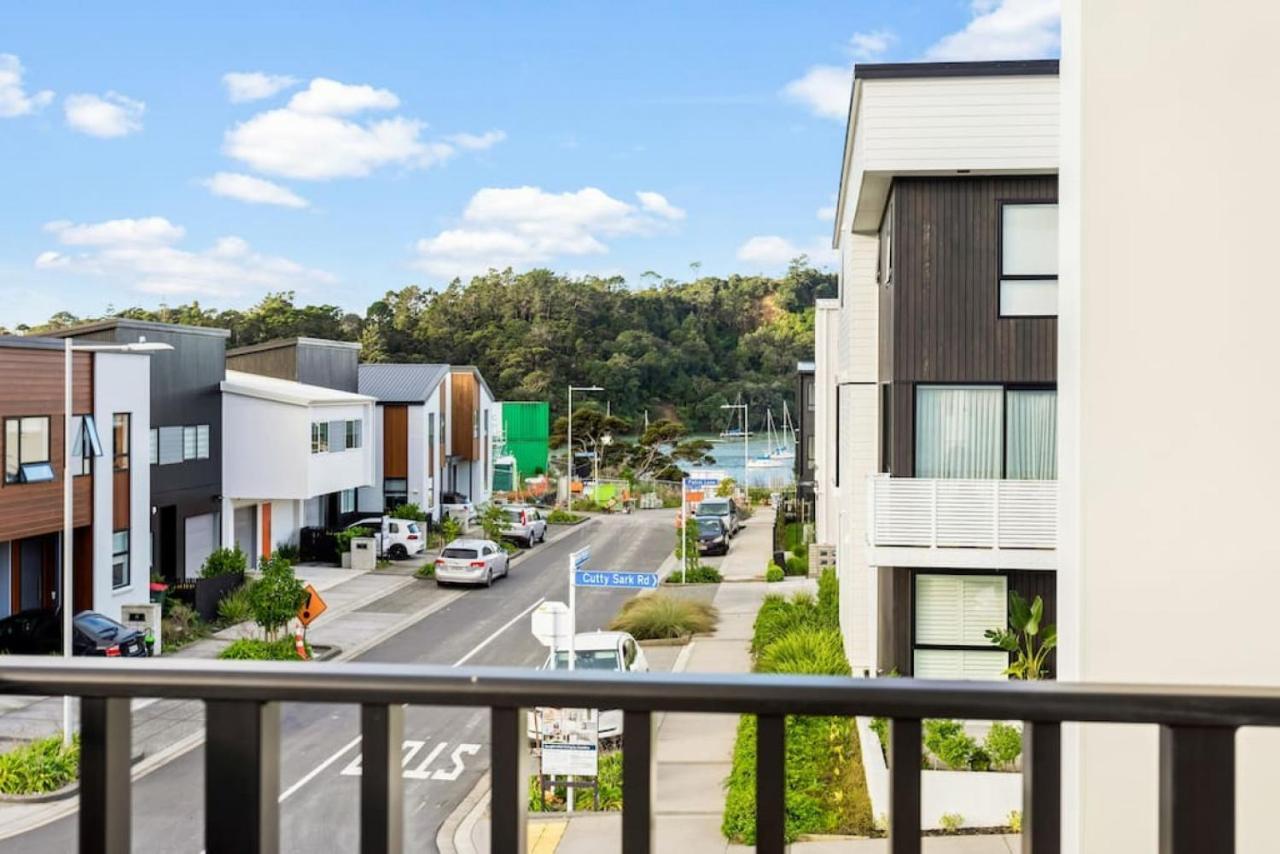 3 Bedroom Stunner In Hobsonville - Wifi - Netflix * Auckland