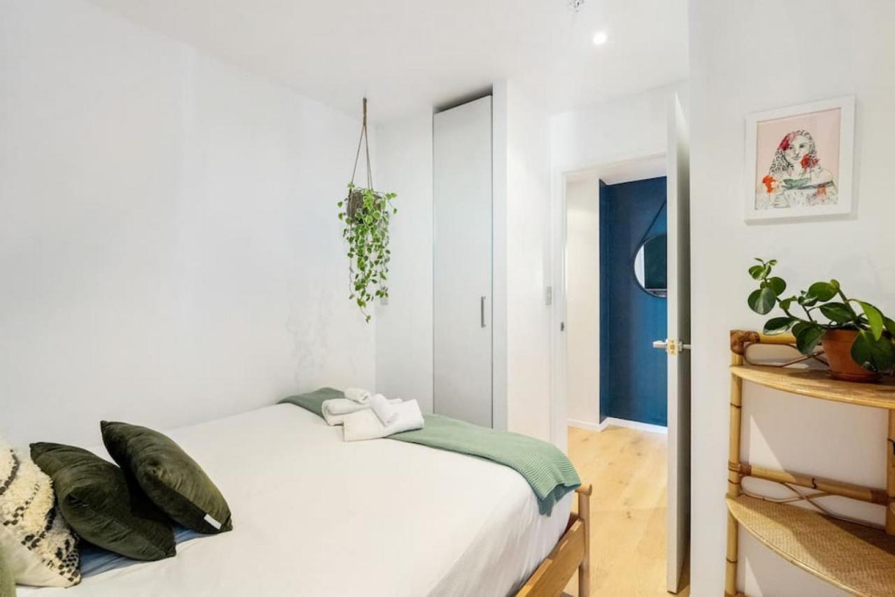 Apartment Seaview Stunner With Pool And Gym *