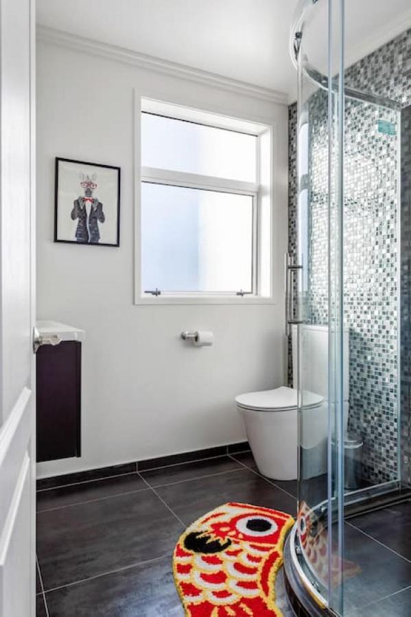 3 Bedroom Stunner In Hobsonville - Wifi - Netflix