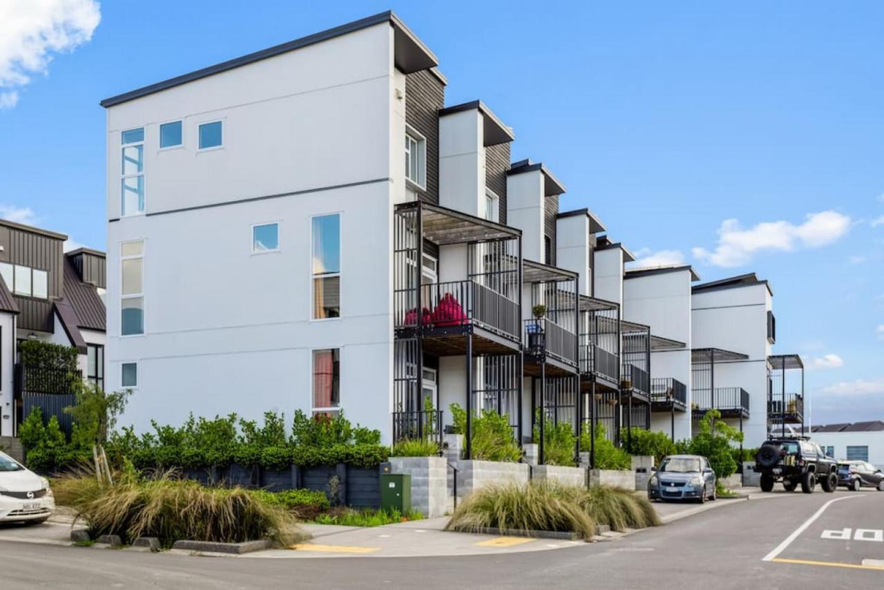 3 Bedroom Stunner In Hobsonville - Wifi - Netflix