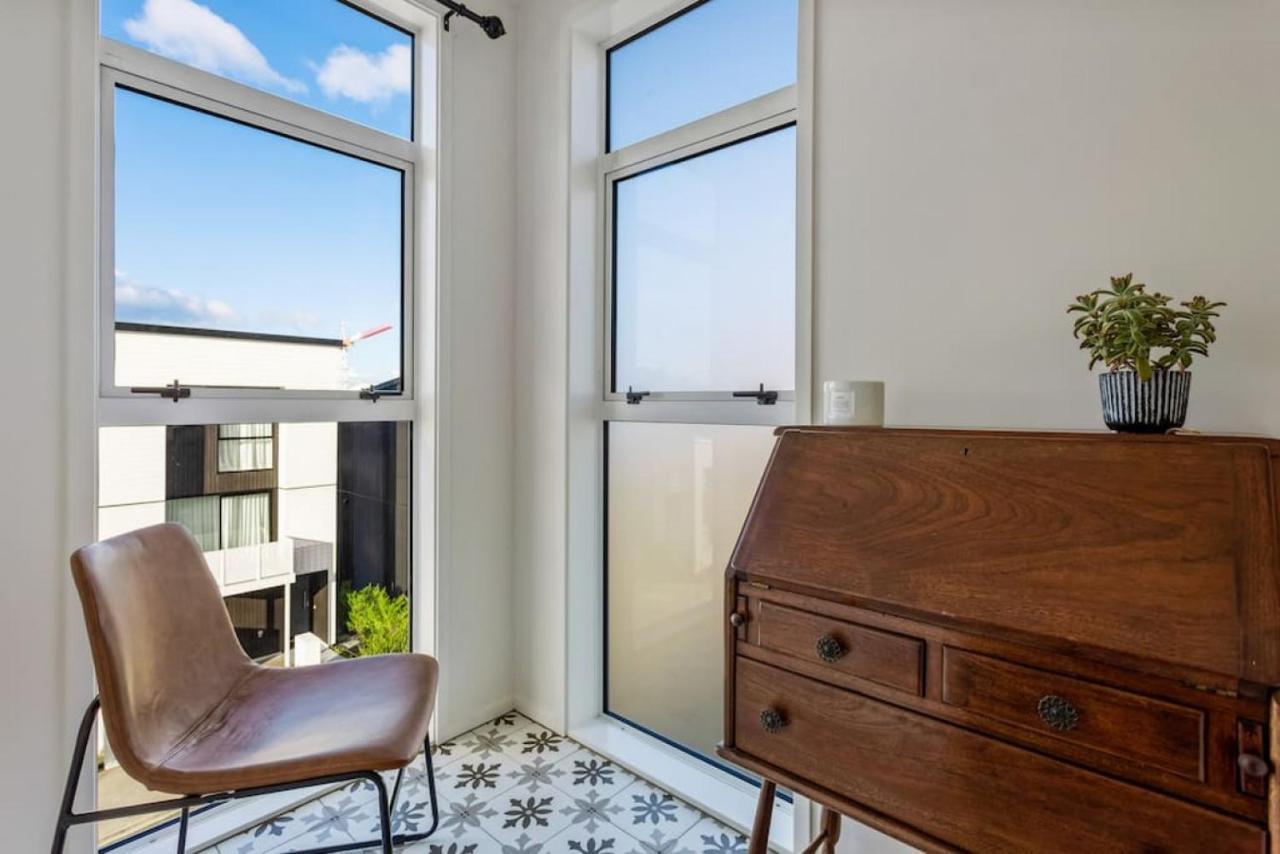 3 Bedroom Stunner In Hobsonville - Wifi - Netflix Holiday home *
