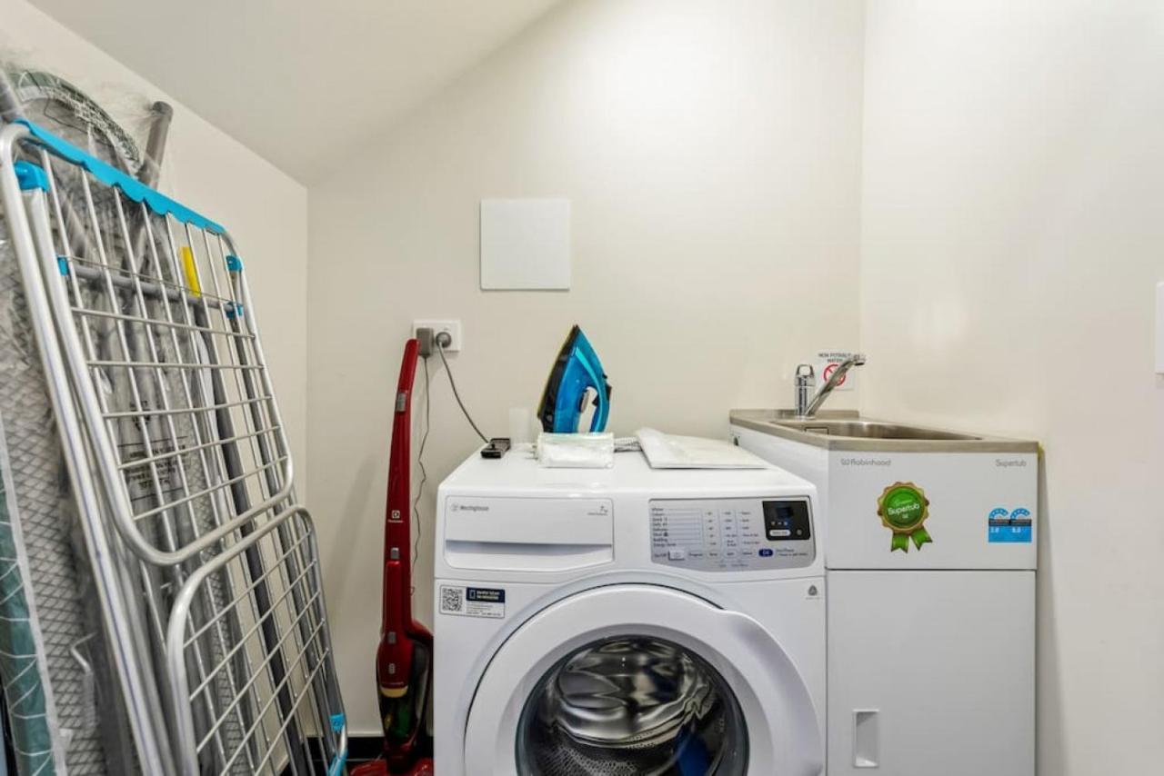 3 Bedroom Stunner In Hobsonville - Wifi - Netflix