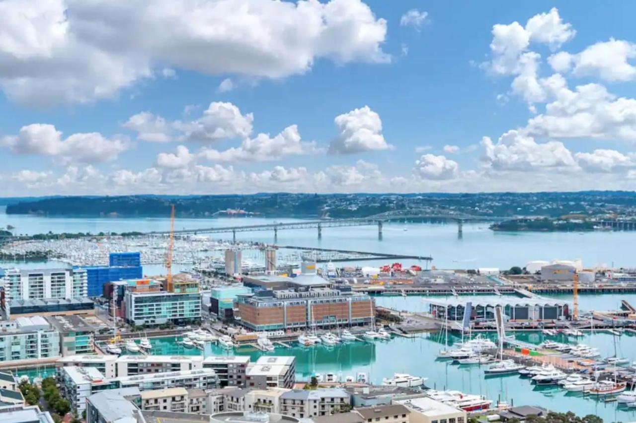 Magnificent Harbour View Skytower View In Cbd Apartment Auckland