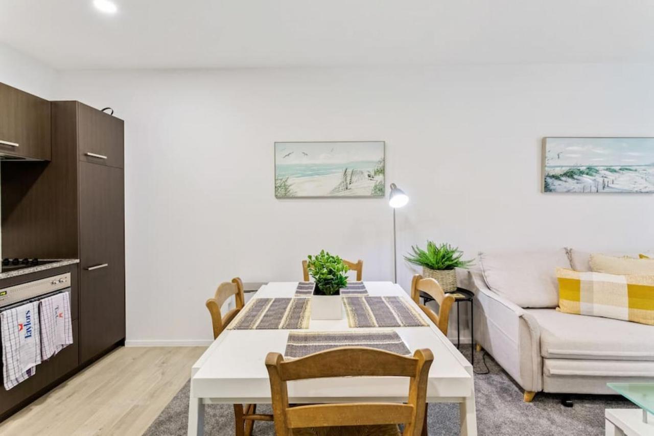 Hideaway With Pool And Free Parking Apartment Auckland