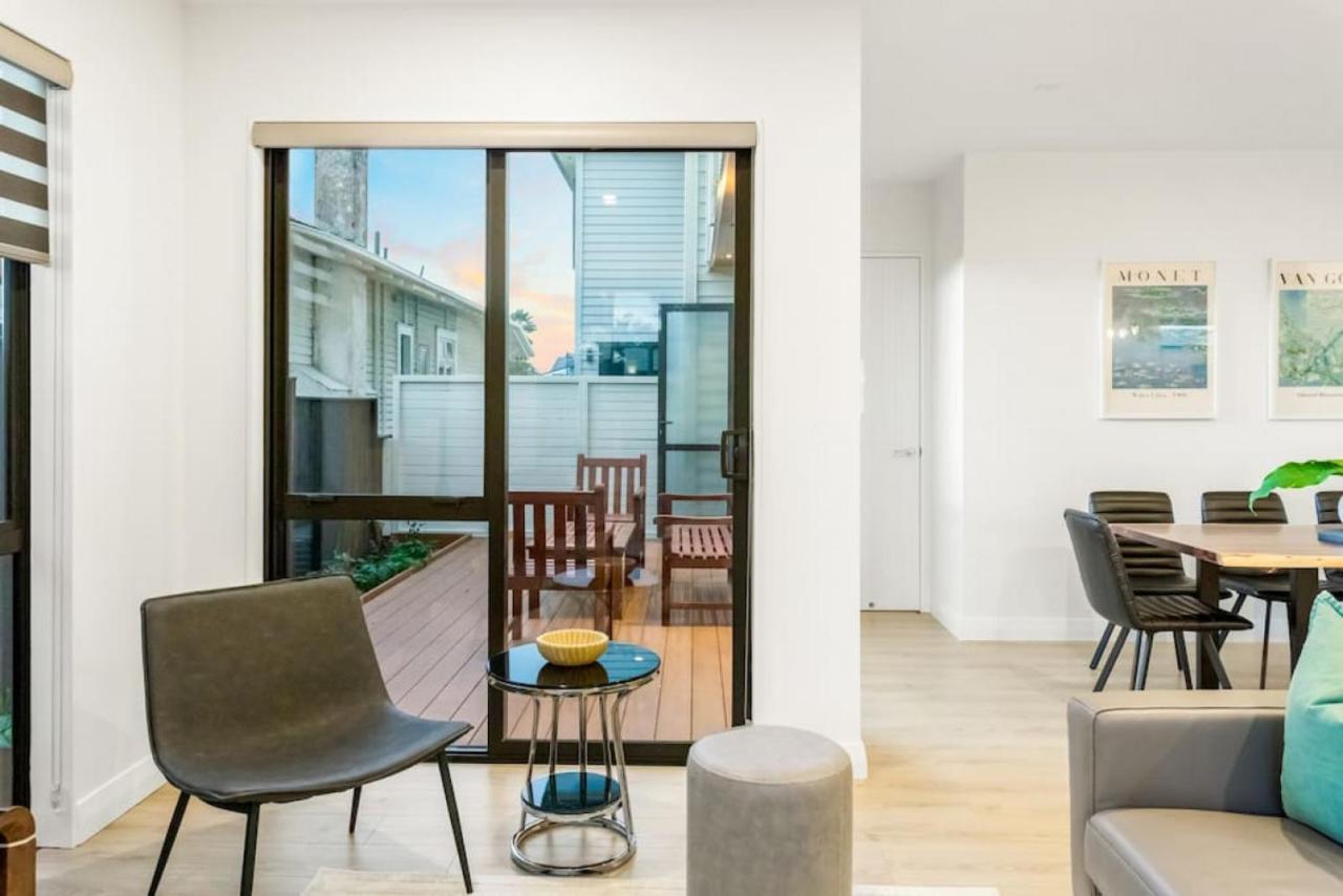 Pristine Modern - Netflix - Heatpump *