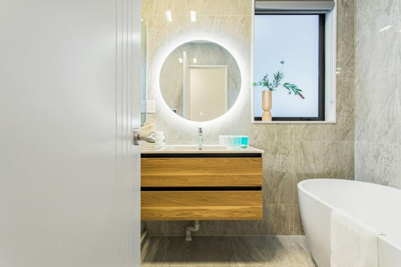 Pristine Modern - Netflix - Heatpump Holiday home Auckland