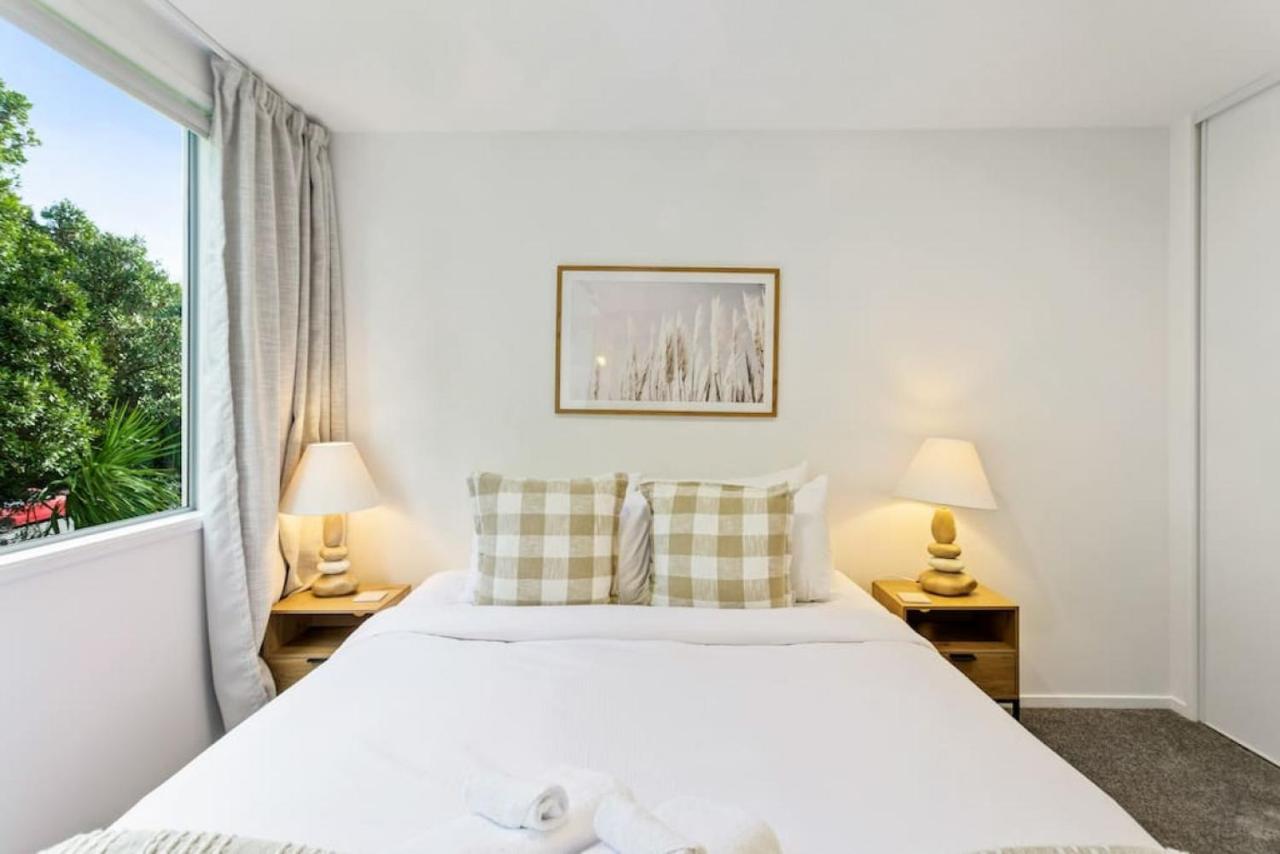 Hideaway With Pool And Free Parking