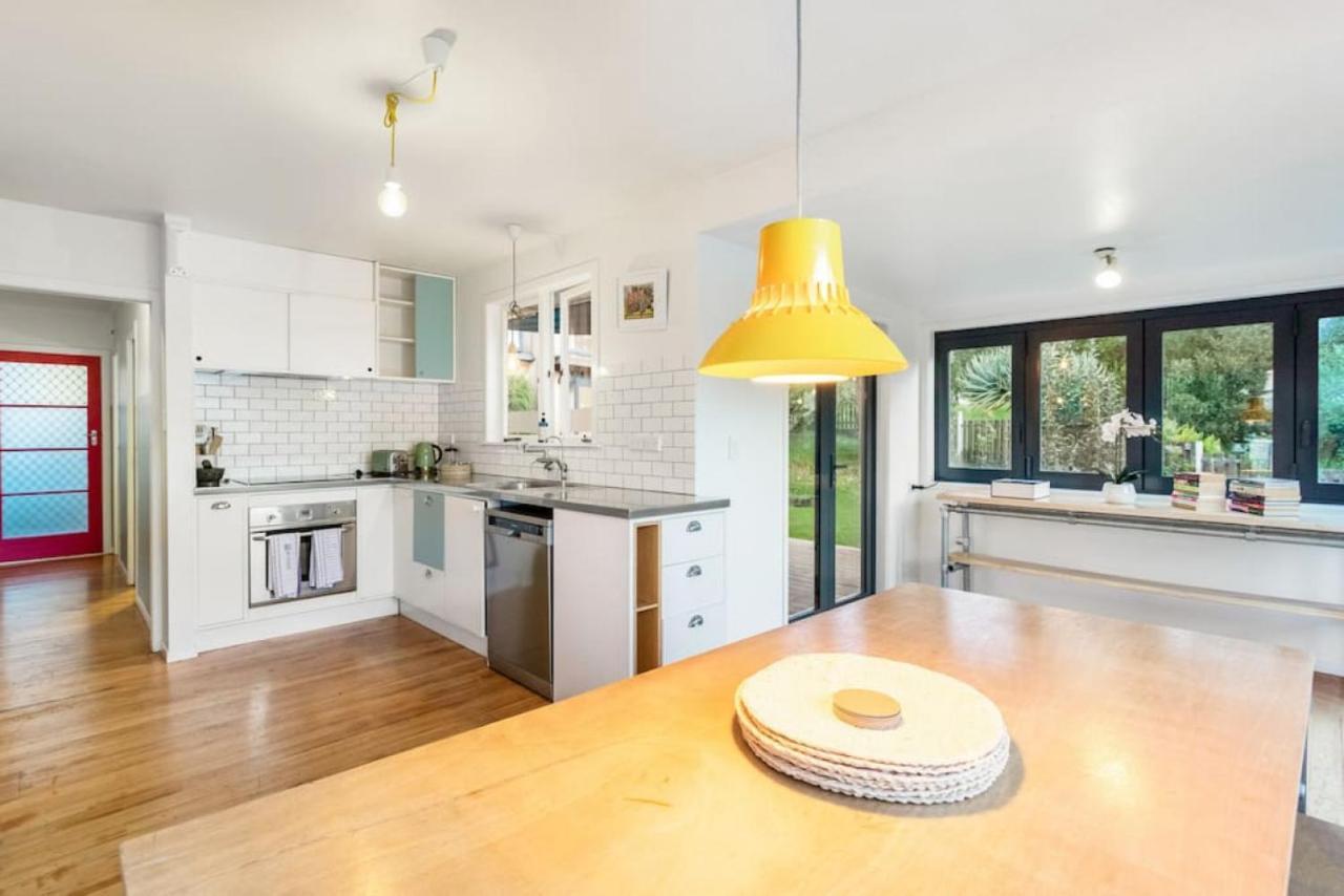 Hollys Abode With Piano And Deck Holiday home