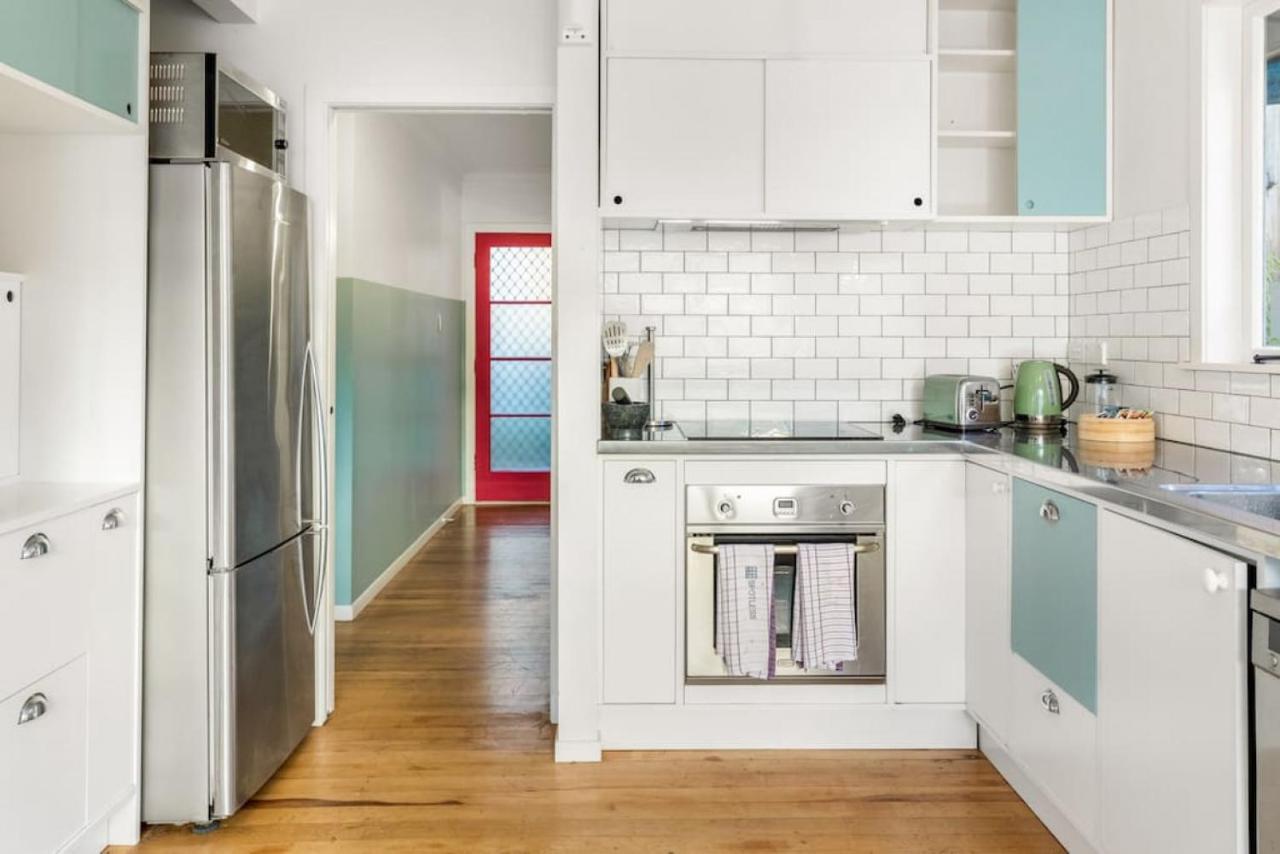 Hollys Abode With Piano And Deck Holiday home Auckland