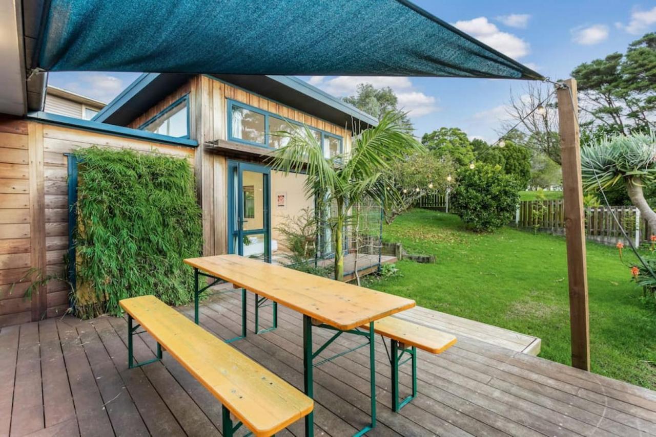 Hollys Abode With Piano And Deck Holiday home Auckland