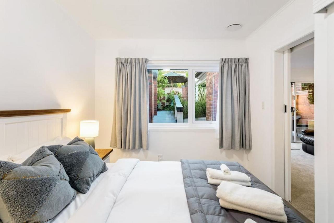 Flora And Fauna Unit With Garden And Deck Auckland