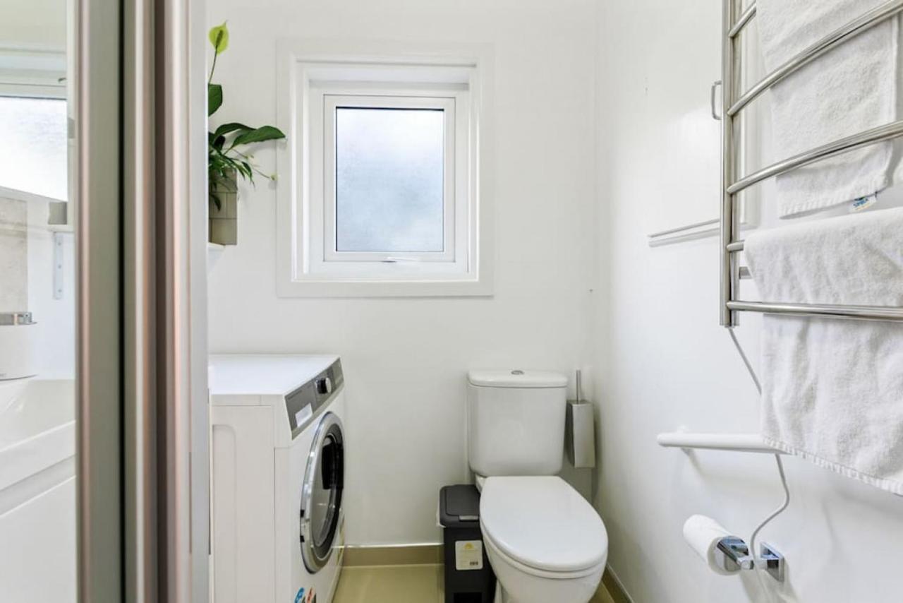 Holiday home Flora And Fauna Unit With Garden And Deck Auckland