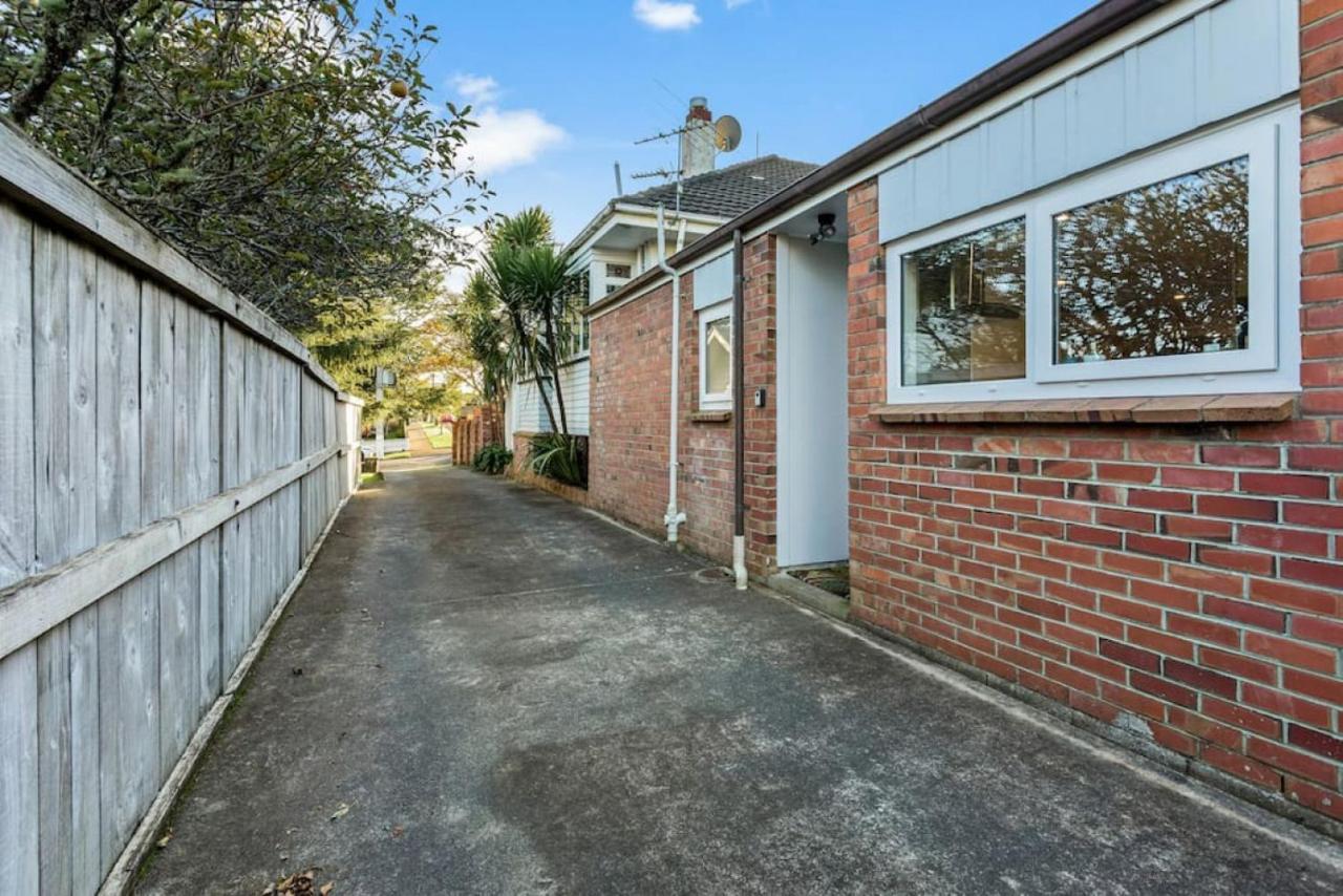 Flora And Fauna Unit With Garden And Deck Holiday home *