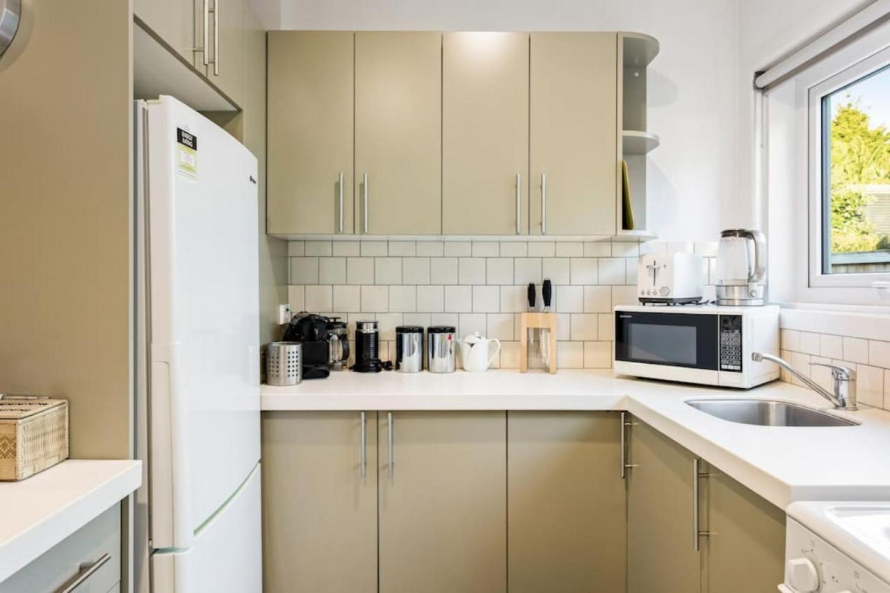 Flora And Fauna Unit With Garden And Deck Holiday home Auckland