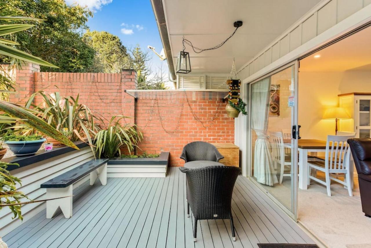 Flora And Fauna Unit With Garden And Deck Auckland