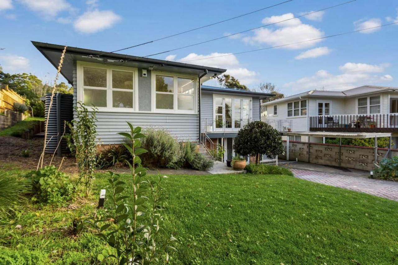 Hollys Abode With Piano And Deck Auckland