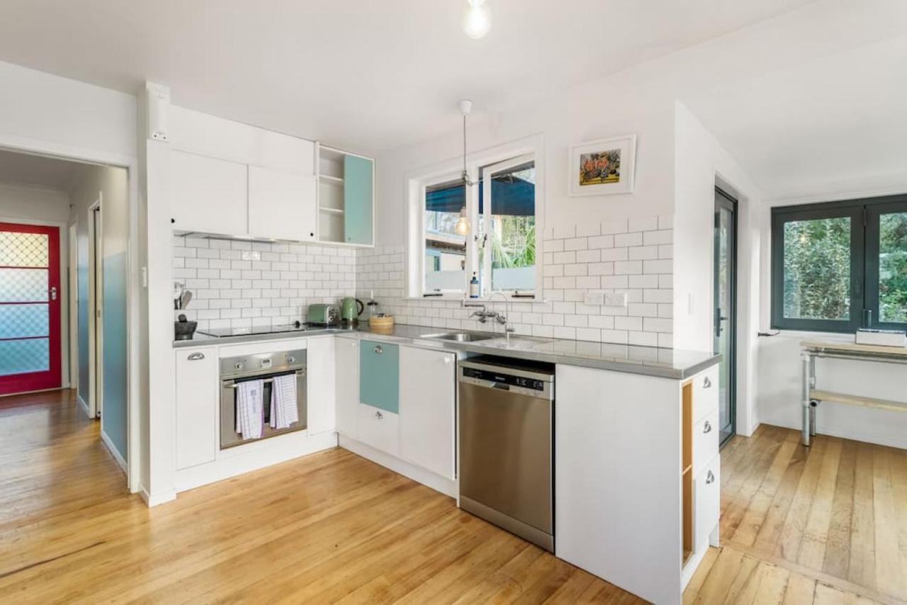 Hollys Abode With Piano And Deck Auckland