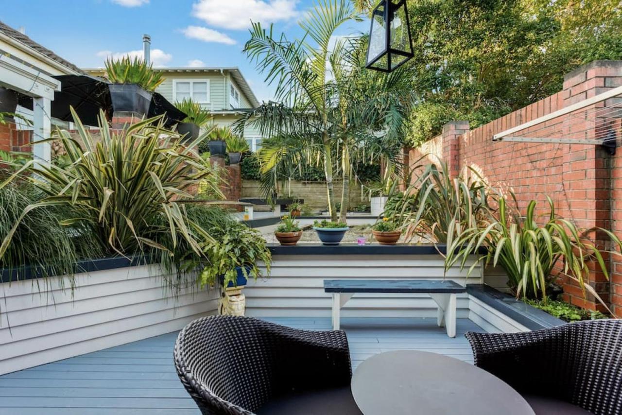 Flora And Fauna Unit With Garden And Deck Holiday home *