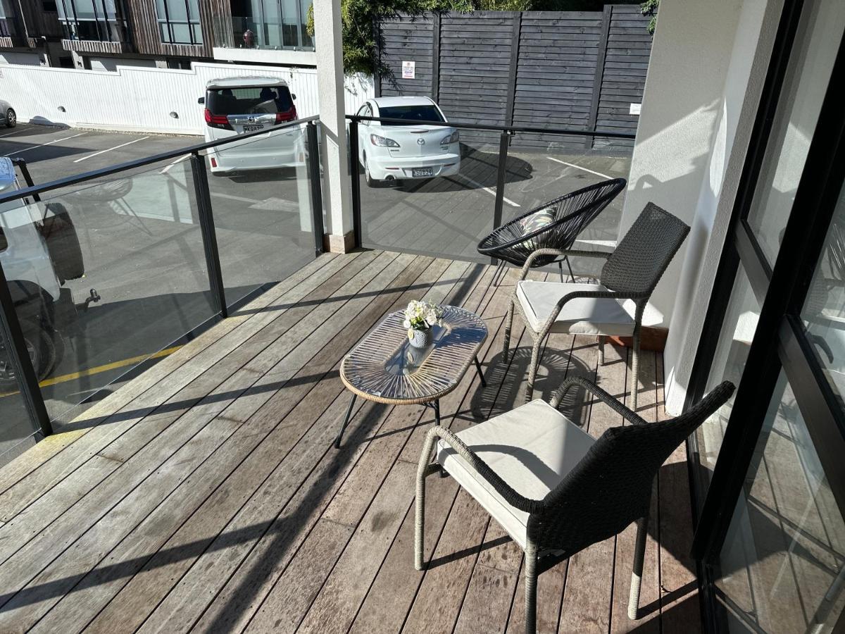 66 Express Luxury In New Market