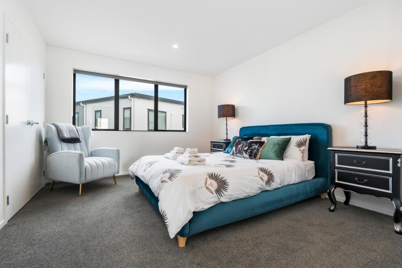 Apartment Your Away From Located Near Cbd *