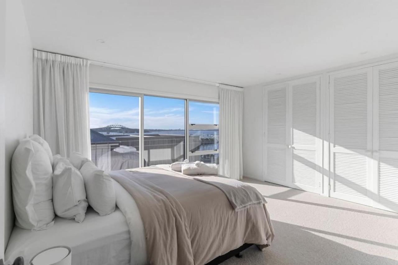 Tranquil Top-floor Breathtaking Views Apartment Auckland