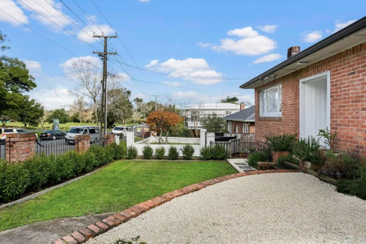 Renovated Character - Wifi & Netflix Holiday home Auckland