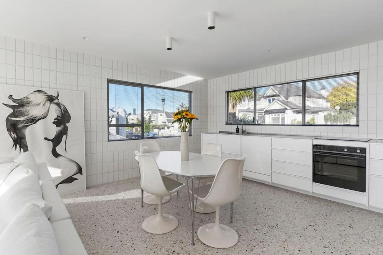 Tranquil Top-floor Breathtaking Views