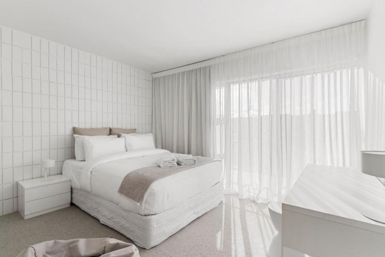 Tranquil Top-floor Breathtaking Views Apartment