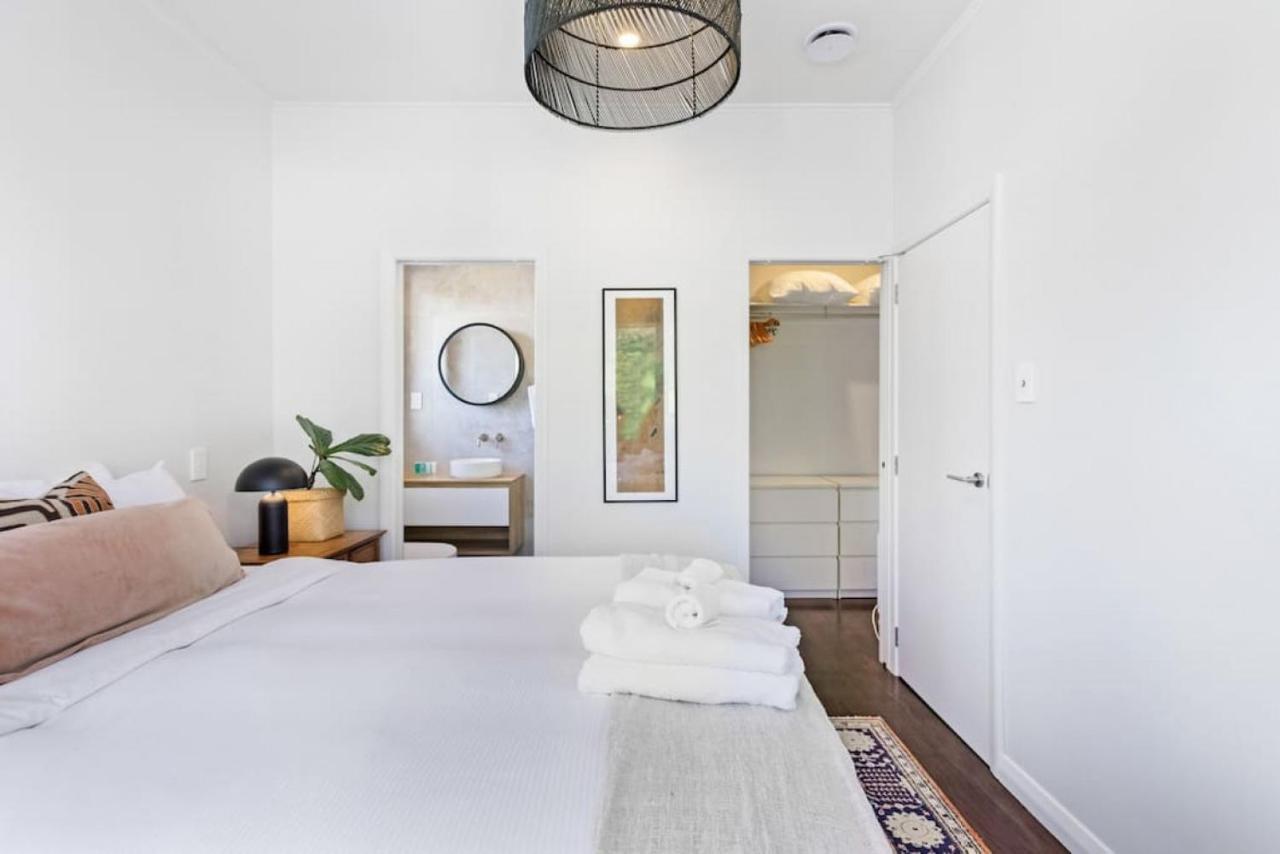 Holiday home Renovated Character - Wifi & Netflix Auckland